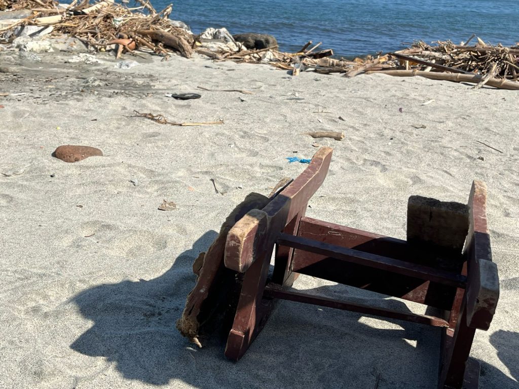 Desbordada la playa Los Cocos en Santa Marta por la Acumulación de basura 1 1