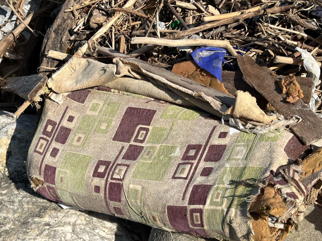 Desbordada la playa Los Cocos en Santa Marta por la Acumulación de basura 3 3