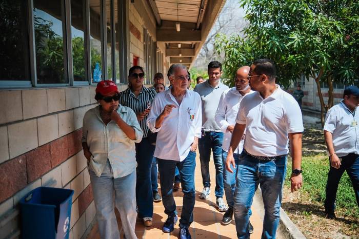 Casa a casa, Eduardo Verano busca a niños de Piojó e Hibácharo para matricularlos 1 Imagen de WhatsApp 2024 02 18 a las 19.51.26 be4e0b26