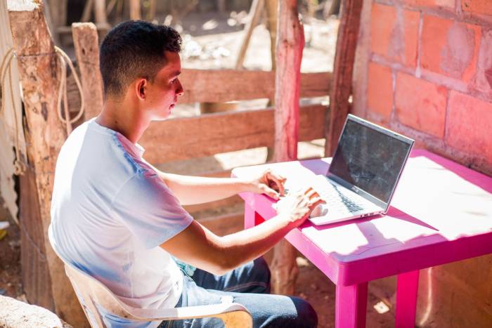 Gratuidad en la educación superior en Colombia arrancó por el Magdalena con 'Becas del Cambio' que impulsó Carlos Caicedo, y hoy ya tiene sus dos primeros profesionales 5 Imagen de WhatsApp 2024 02 18 a las 19.51.43 51fa0d2e copia