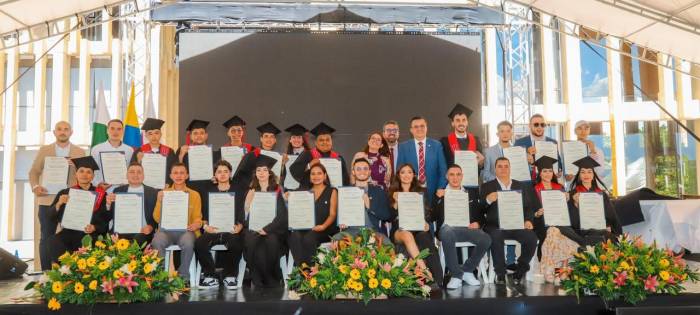 Gratuidad en la educación superior en Colombia arrancó por el Magdalena con 'Becas del Cambio' que impulsó Carlos Caicedo, y hoy ya tiene sus dos primeros profesionales 1 Imagen de WhatsApp 2024 02 18 a las 19.51.45 adb72376