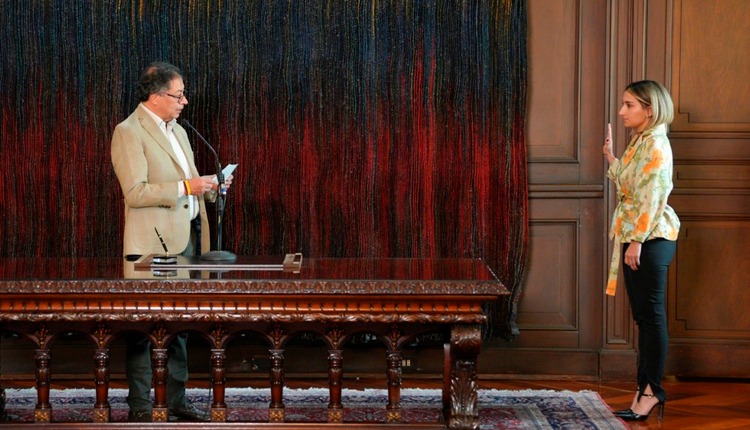 Petro posesiono a Laura Sarabia como directora del Dapre