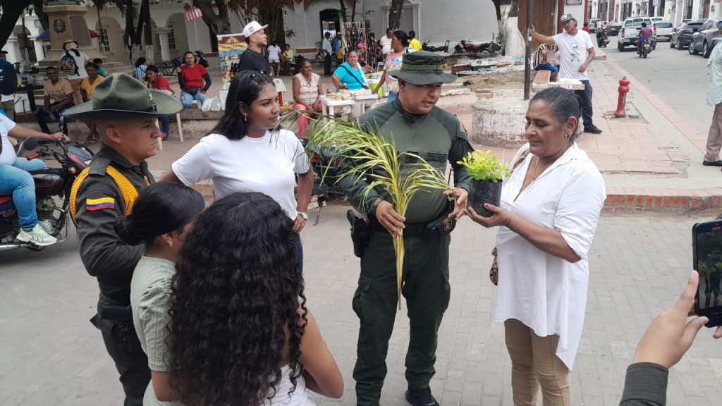 Policía Bolívar hace control para evitar la comercialización ilegal de la Palma de Cera en este Domingo de Ramos 1 468407f5 39c9 45eb 805f 06e570c8e00a