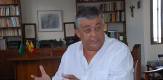 Álvaro Ramírez Gonzalez, columnista.