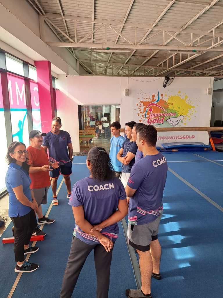 Éxito total en campamento intensivo de Gymnastics Gold 3 Gymnastics Gold 1