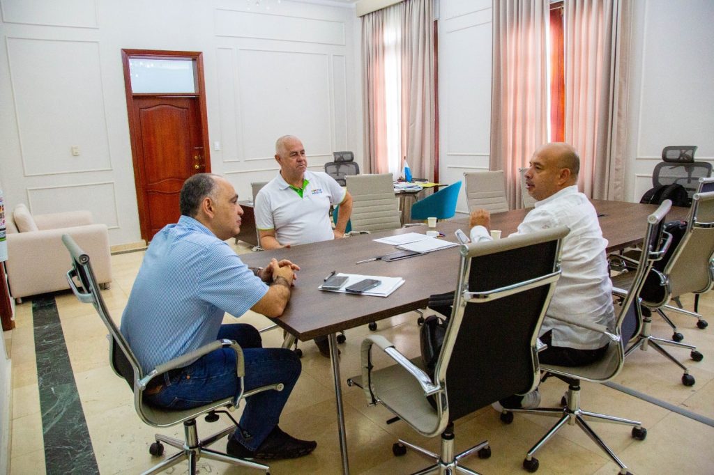 Alcalde de Santa Marta, Carlos Pinedo ratifica su compromiso con Essmar E.S.P. ante nuevo Director de Entidades Intervenidas y en Liquidación. 2 IMG 20240315 WA0055