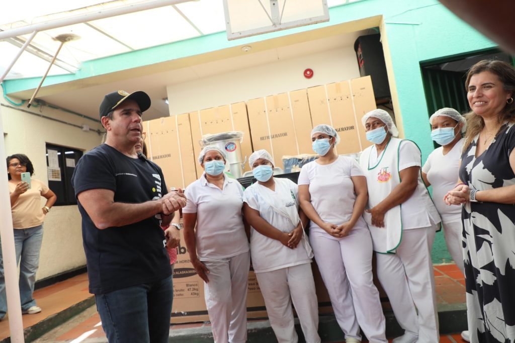 “Son 1.300 estudiantes los que se van a beneficiar con esta obra”: alcalde Char en IED Carrizal 6 Recorrido IED Carrizal 2
