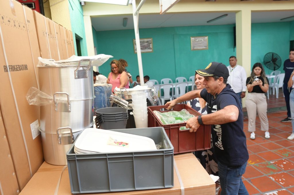 “Son 1.300 estudiantes los que se van a beneficiar con esta obra”: alcalde Char en IED Carrizal 8 Recorrido IED Carrizal 4