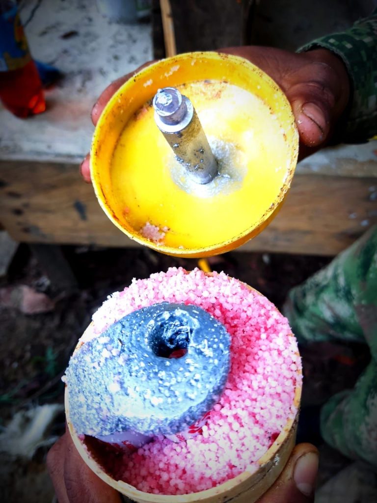Ejército Nacional ubicó un campamento abandonado con artefactos explosivos que al parecer pertenecería a la organización armada rebelde ELN 3 artefactos explosivos ELN 4