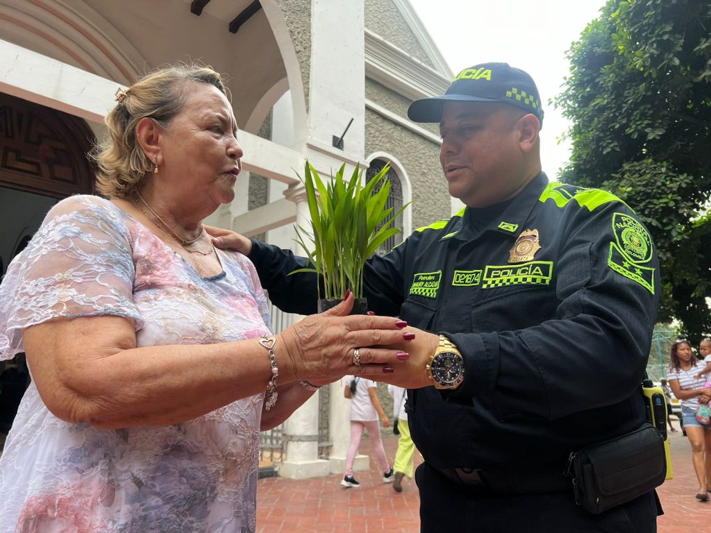 Policía de Cartagena controla uso de palma de cera durante la tradicional celebración del 'Domingo de Ramos' 3 b9d62ba2 14f7 4461 bcc7 62063f097ee0
