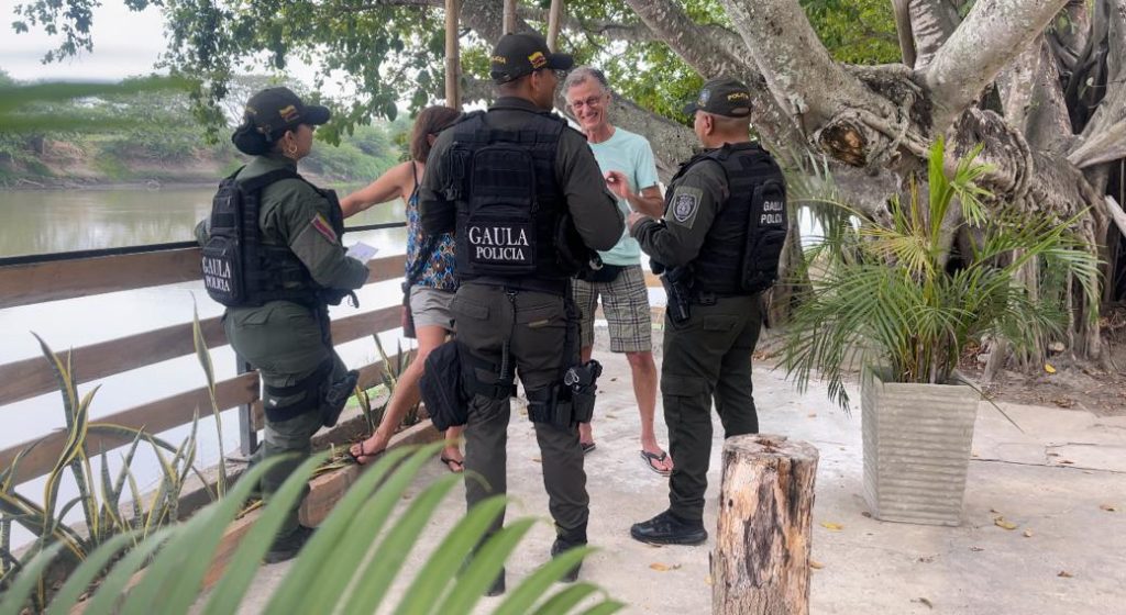 Grupo Gaula de la Policía Bolívar adelanta jornada de prevención en Mompox ante la llegada de la Semana Santa 2 c10b55fc b2e0 4b1b 90fd 4332ed21e94a