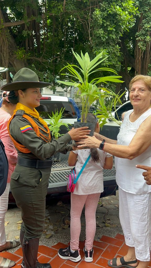 Policía de Cartagena controla uso de palma de cera durante la tradicional celebración del 'Domingo de Ramos' 4 d51b1046 1db6 4457 a0ba 55203bf3ab55