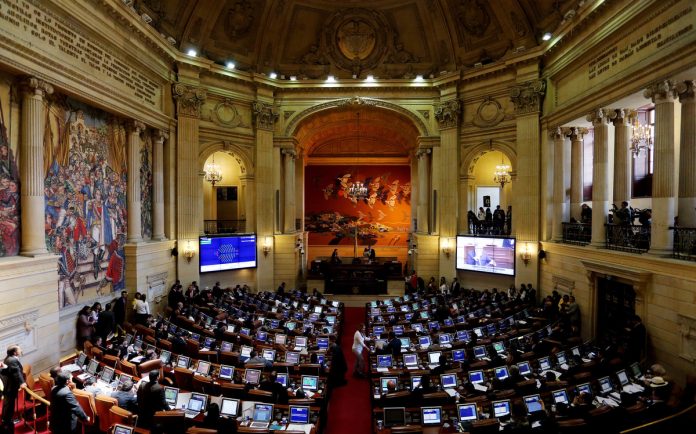 SESIÓN DE LA CÁMARA DE REPRESENTANTES DE COLOMBIA PARA APROBAR LOS ACUERDOS DE PAZ ENTRE GOBIERNO Y FARC