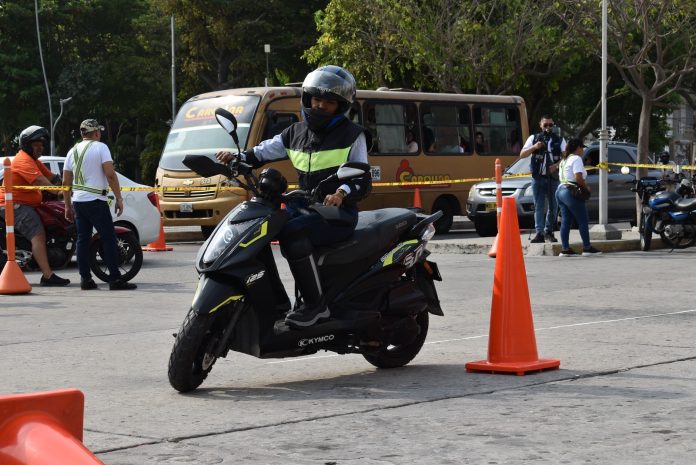 0197fa93-5bb4-49f8-aa2c-372da188132e