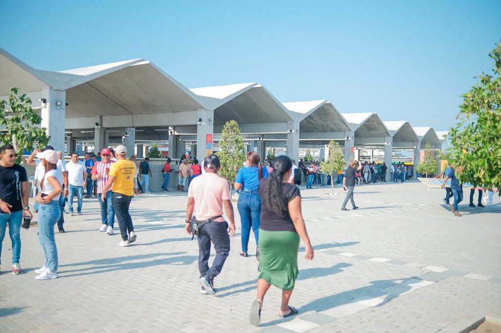 Con aportes de la Gobernación del Atlántico y la Alcaldía de Barranquilla, vendedores informales estrenan plaza de mercado 6 23a63a2d 6682 4f35 8d14 6d3987a926ab