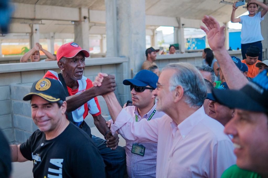 Con aportes de la Gobernación del Atlántico y la Alcaldía de Barranquilla, vendedores informales estrenan plaza de mercado 3 76d8bda0 1f7e 4efe 9978 5eff51aa098a