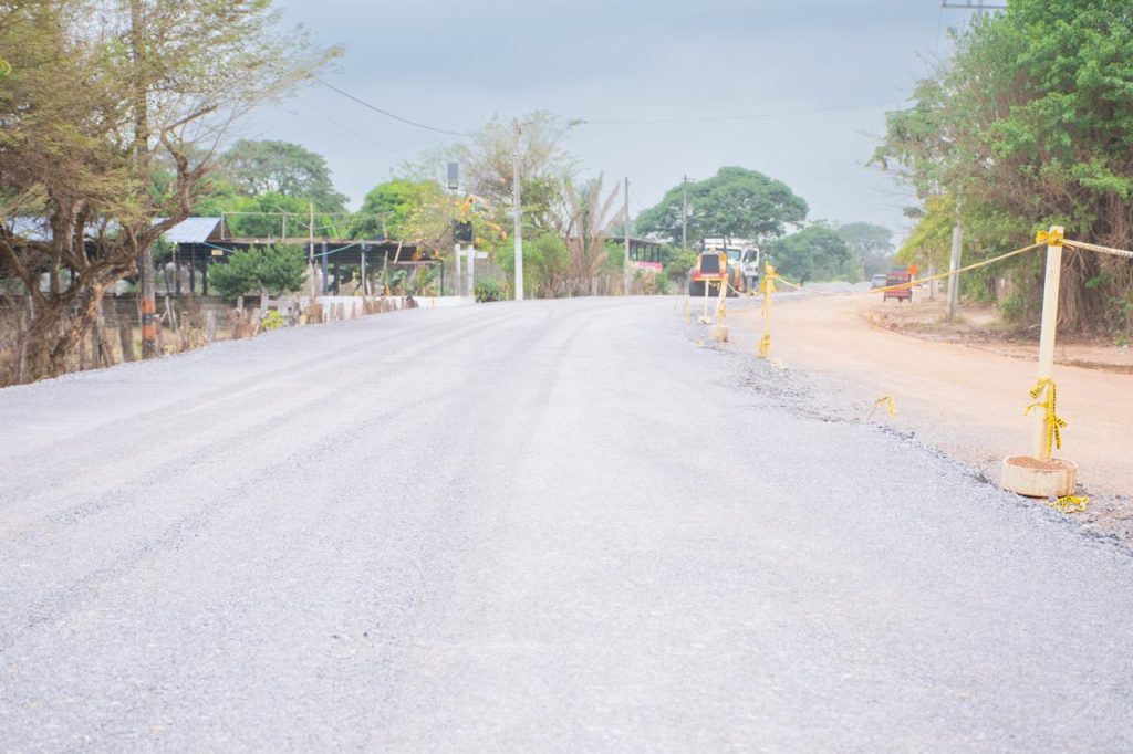 Vía Guamal - Astrea, una obra esperada por décadas y Caicedo en cuatro años le devolvió la esperanza a una región que estuvo olvidada por los gobiernos del pasado 1 WhatsApp Image 2024 04 08 at 3.48.48 PM