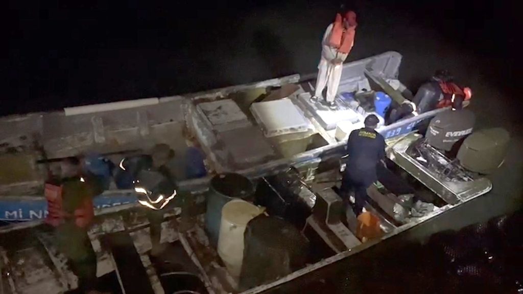 ARMADA DE COLOMBIA RESCATA A TRES PESCADORES LUEGO DE NUEVE DÍAS A LA DERIVA 1 WhatsApp Image 2024 04 30 at 20.36.21 2