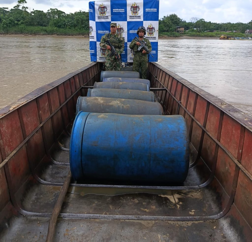 Armada de Colombia incautó insumos utilizados en el procesamiento de sustancias ilícitas 1 f6df95f2 84bc 42f9 b115 3c3437cb8676