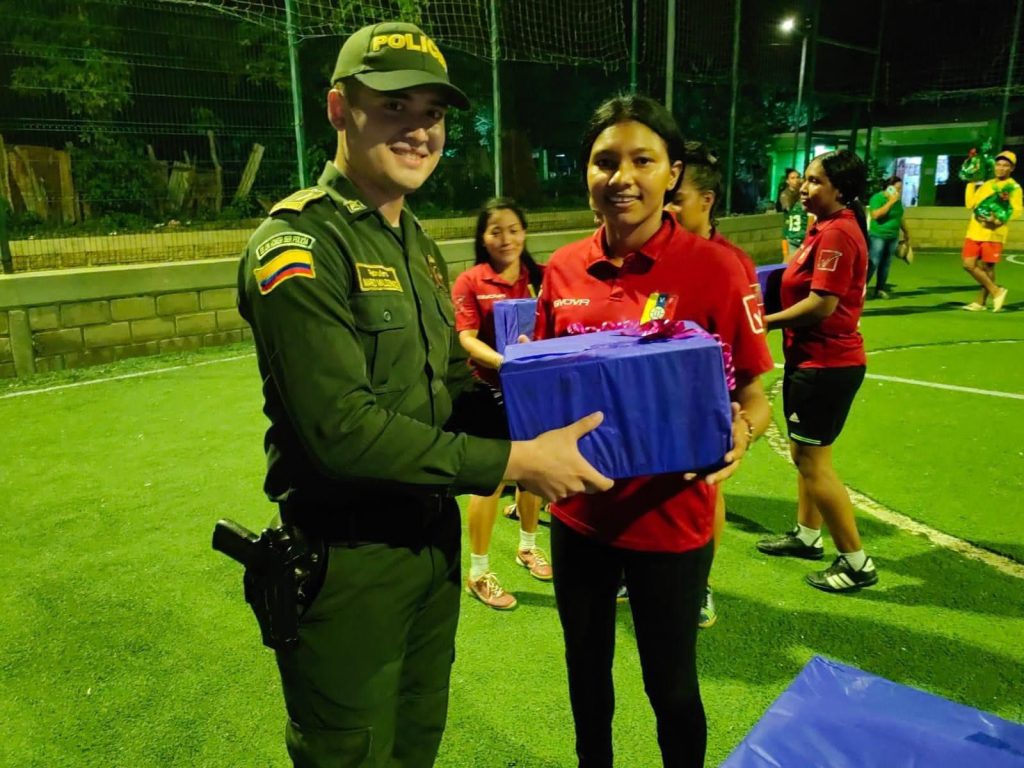 ¡Mamá se pone la 10! Con un campeonato de fútbol femenino, Policía Nacional en Bolívar conmemora desde ya el mes de las Madres en Zambrano 4 3700ff67 b691 4e83 a193 92c0982eee62