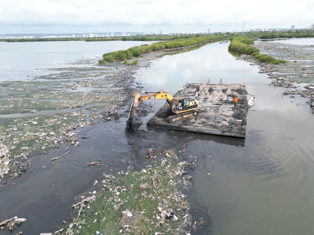 Avanza la limpieza y recuperación del Canal Ricaurte 1 739c79fa d8b0 4149 866d fd3975e6c5c5 1