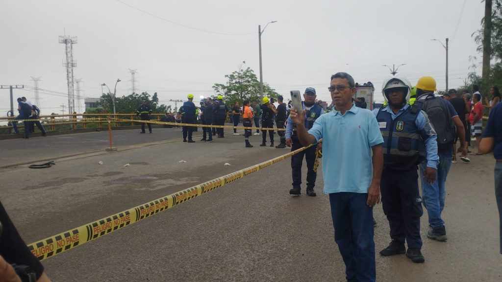 Alcaldía de Soledad lamenta incidente ocurrido en puente de la calle 30 que deja tres muertos y cuatro heridos 1 Alcaldia de Soledad lamenta incidente ocurrido en puente de la calle 30 que deja tres muertos y cuatro heridos 4