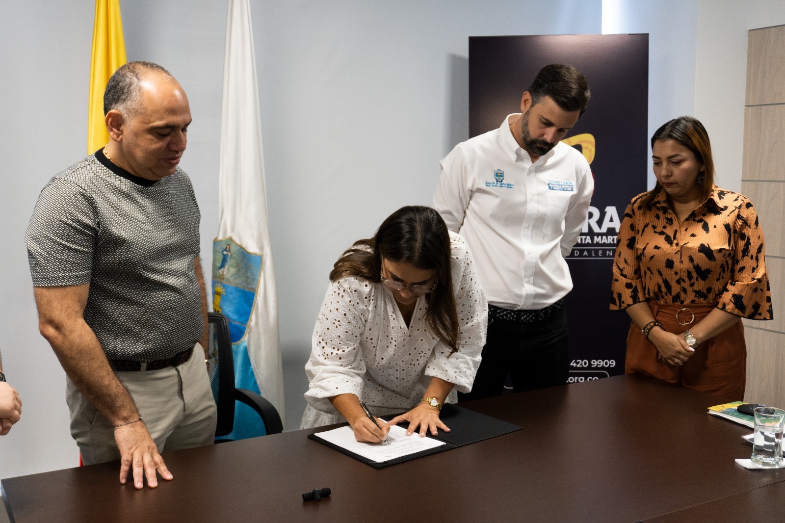Alcaldía y Cámara de Comercio firman convenio para impulsar el desarrollo, la innovación y la competitividad del distrito 1 WhatsApp Image 2024 05 01 at 1.27.40 PM 1