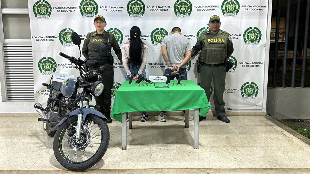 Capturan a una pareja de extranjeros con dos armas de fuego 3 WhatsApp Image 2024 05 06 at 12.51.05 PM 3