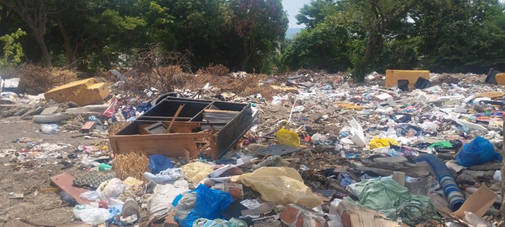 Río Manzanares, convertido en un verdadero un basurero 1 1 2 1