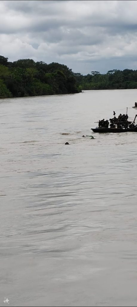 Tres menores y un adulto salvados por la Armada de Colombia tras volcamiento de embarcación en el río Micay 3 11cde274 5e17 498d 9142 91371722a08c