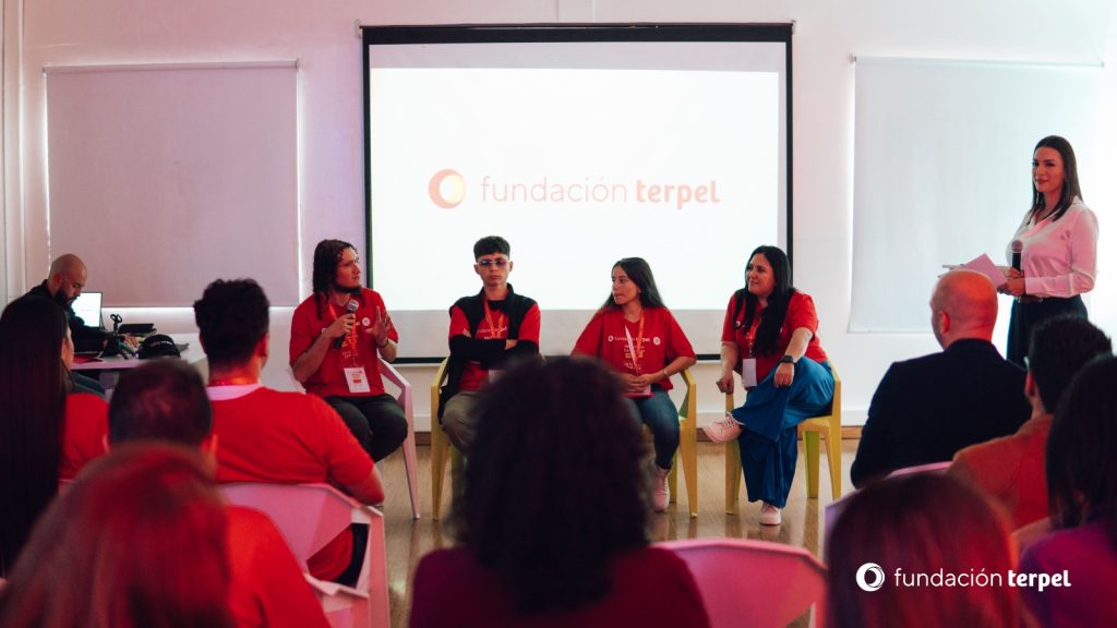 Jóvenes antioqueños que convierten emisiones de CO2 en biocombustible representarán a Colombia en el Encuentro Internacional de Design for Change 2024 2 40ffff24 b785 4b04 9c7a d886f7f4bc2f