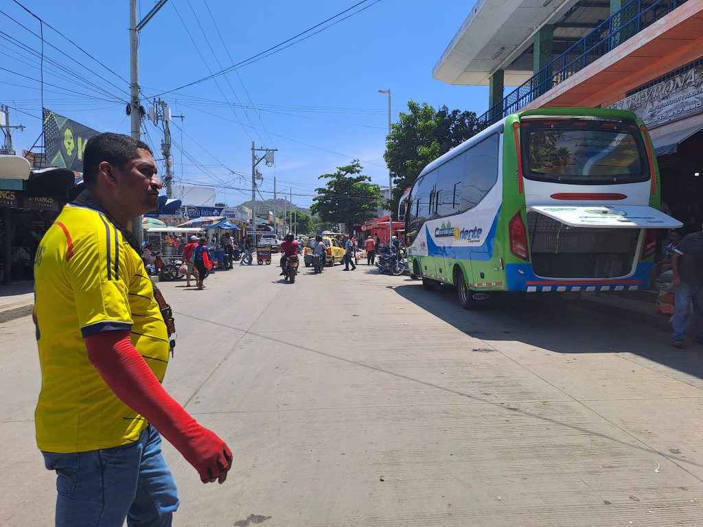 La gran diferencia: El paro armado del 2015 que enfrentó Caicedo haciendo respetar la ciudad. Hoy le faltan pantalones a Pinedo 15 448031174 430072609912138 3795671840529129965 n