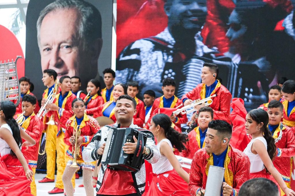 Banda de Baranoa, ejemplo de transformación social en el homenaje a empresario Luis Carlos Sarmiento Angulo 11 Banda de Baranoa 12