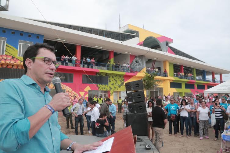 La gran diferencia: El paro armado del 2015 que enfrentó Caicedo haciendo respetar la ciudad. Hoy le faltan pantalones a Pinedo 11 FOTO3