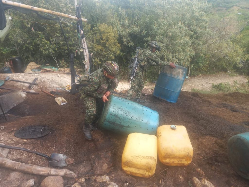Desmantelado laboratorio de procesamiento de coca en Bolívar, Cauca 1 GQboDnyXkAAMUxQ