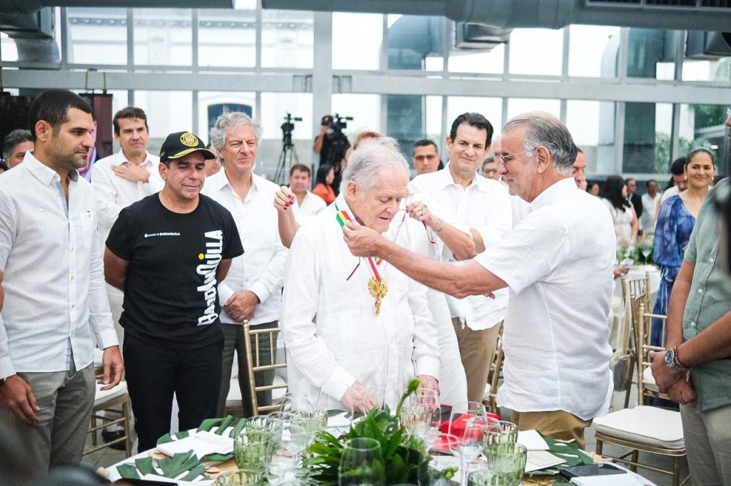 Homenaje a Luis Carlos Sarmiento 3 1