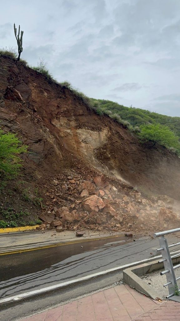 Cerrado el Cerro Ziruma por deslizamiento de tierra 1 Imagen de WhatsApp 2024 06 16 a las 19.23.17 58b54031