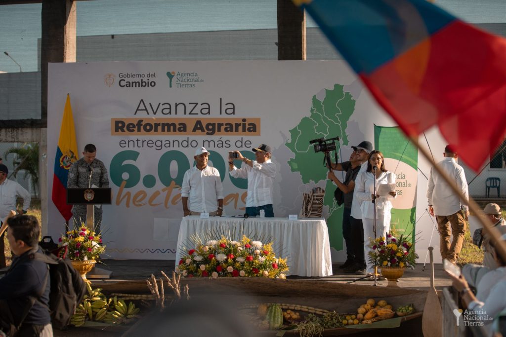En fiesta del Día del Campesino, 87 familias campesinas de Magdalena recibieron 1.247 hectáreas de tierra 2 WhatsApp Image 2024 06 01 at 8.44.19 PM