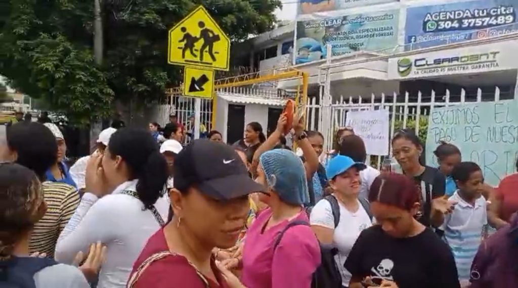 Trabajadoras de Subsanar Salud IPS protestan por no pago de salarios 1 WhatsApp Image 2024 06 24 at 16.38.34