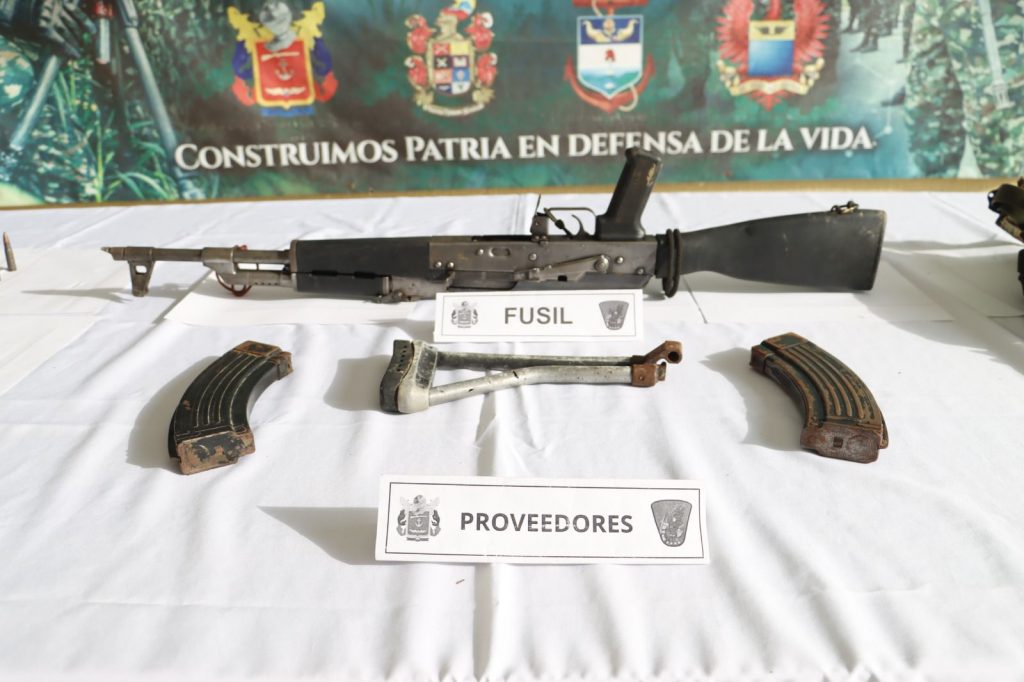 En Santa Rosa del Sur, Ejército Nacional logró la entrega voluntaria de un sujeto y la incautación de importante material de guerra 3 WhatsApp Image 2024 06 25 at 11.53.49 AM 2
