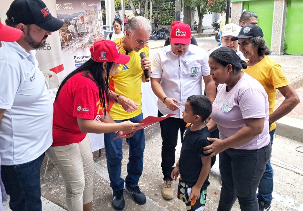 Eduardo Verano hace felices a 350 familias de Galapa con 'Mi Casa Bacana' 2 2 1