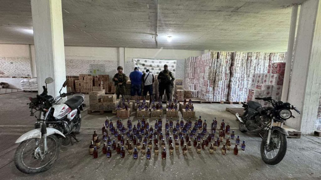 Fuerza pública recupera camión hurtado por grupo delincuencial en Buenaventura 4 5ad54fcd e279 4a5d 9a00 4dba8af9f4a8