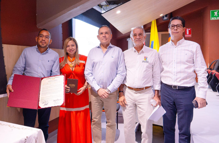 Facultad de Química y Farmacia de Uniatlántico recibe condecoración Orden del Congreso de Colombia 2 Captura de pantalla 2024 07 29 204841