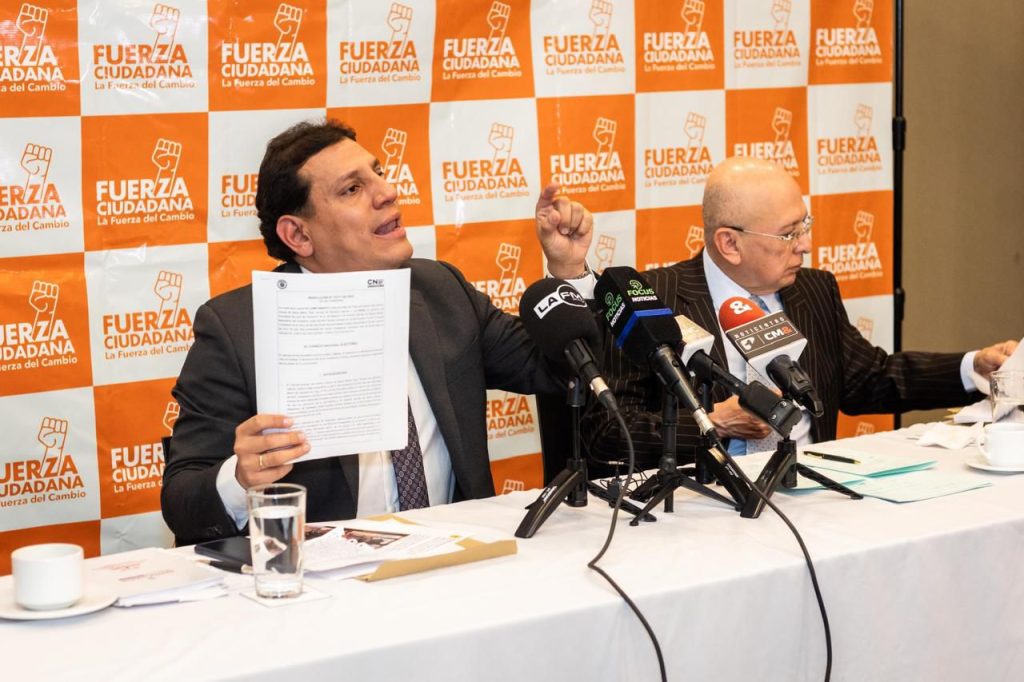 Por orquestar el robo de las elecciones: (Presuntos vínculos con parapolítica) Jorge Agudelo denuncia a Carlos Pinedo por concierto para delinquir. Contundente, exfiscal Montealegre lidera el proceso 5 Con todas las pruebas Agudelo demanda a Carlos Pinedo por corrupcion al sufragante