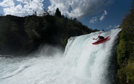 Chile arrasa en los World Travel Awards Sudamérica: líder en cinco categorías turísticas 1 WTA Sollipulli Kayak 450x281 1