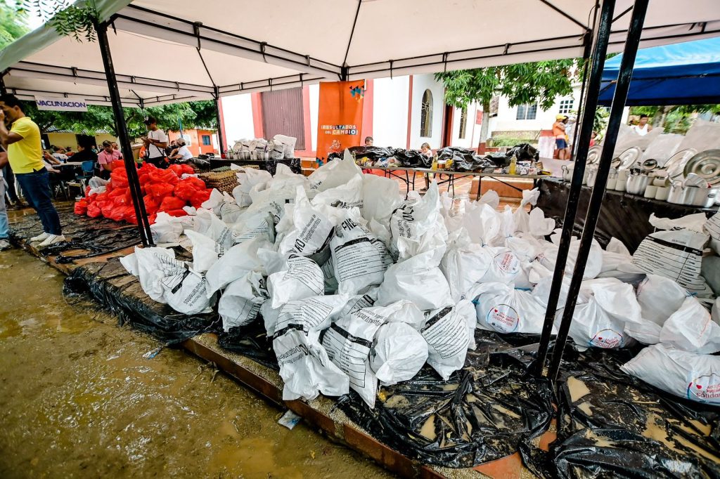 Gobernación fortalece bolsa económica por $1.100 millones para atender a damnificados de la ola invernal; Apure, Santa Ana y Santa Bárbara de Pinto son los primeros en recibir beneficios de esta destinación 1 WhatsApp Image 2024 07 01 at 12.23.37 PM