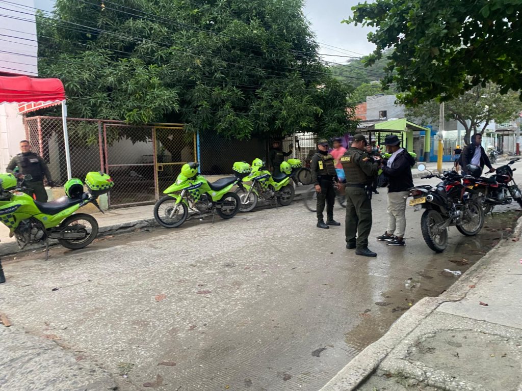 Lluvia no detuvo a la Policía en la toma a los barrios María Eugenia y El Pantano con la 'Caravana de Seguridad' 9 WhatsApp Image 2024 07 05 at 9.56.19 AM