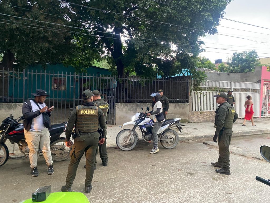 Lluvia no detuvo a la Policía en la toma a los barrios María Eugenia y El Pantano con la 'Caravana de Seguridad' 5 WhatsApp Image 2024 07 05 at 9.56.19 AM 5