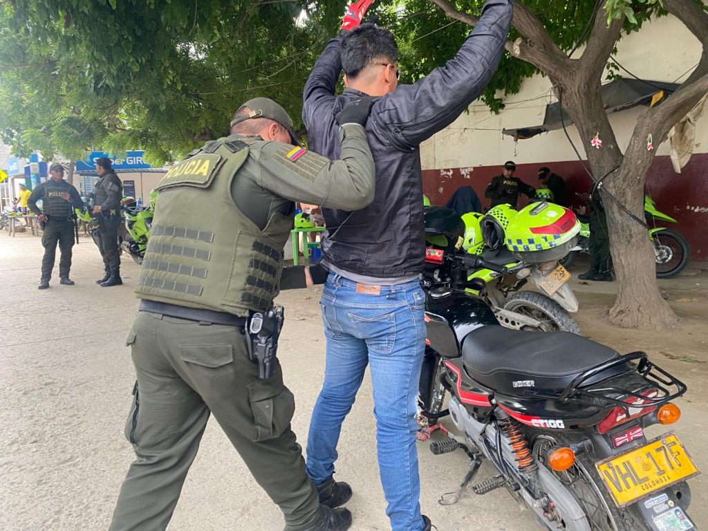 Lluvia no detuvo a la Policía en la toma a los barrios María Eugenia y El Pantano con la 'Caravana de Seguridad' 6 WhatsApp Image 2024 07 05 at 9.56.19 AM 6