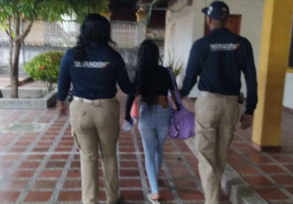 Extranjera que portaba documentos falsos fue expulsada del país 1 WhatsApp Image 2024 07 09 at 3.39.20 PM 1